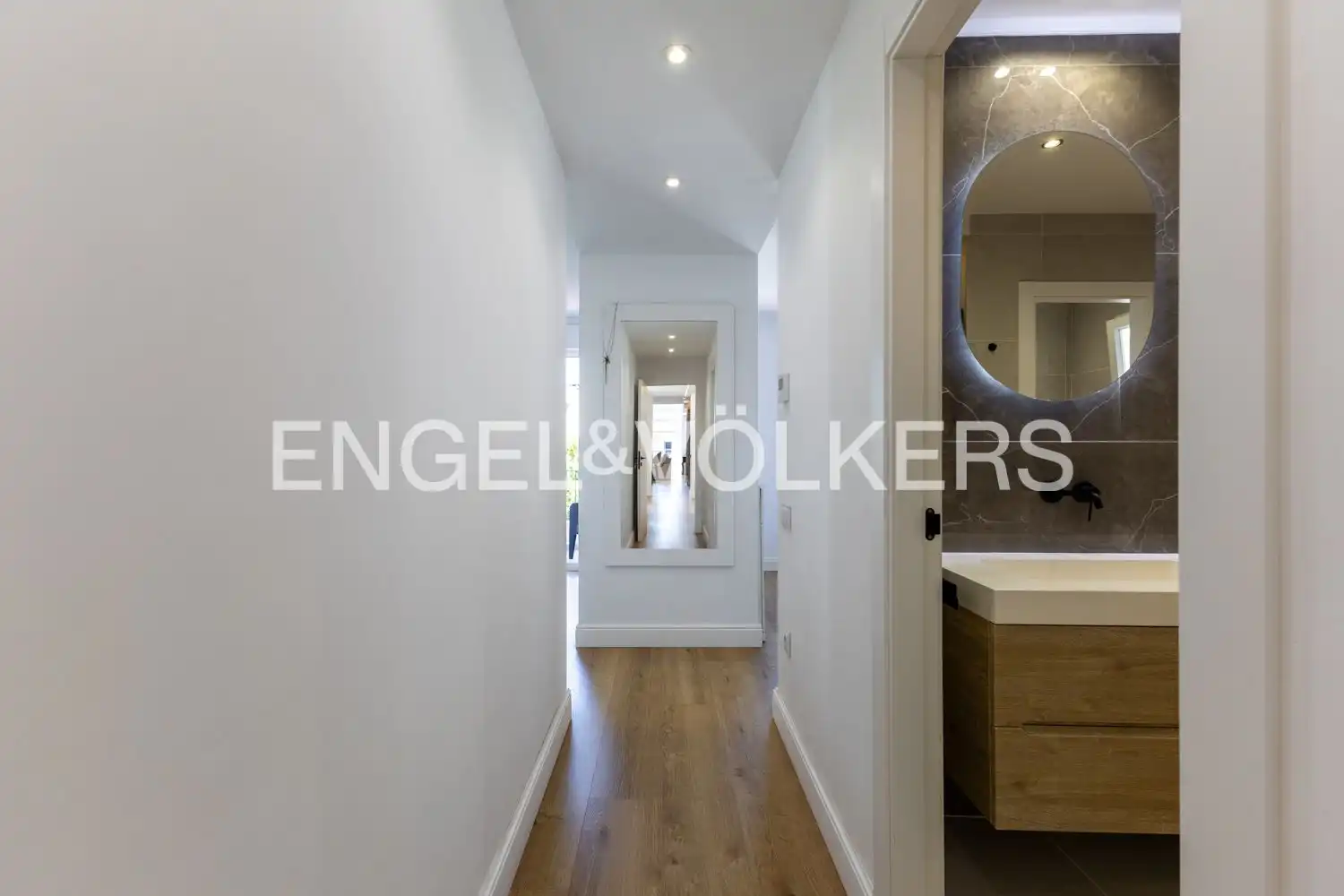 Flat for sale in Valencia  with Air Conditioner, Heating and Balcony