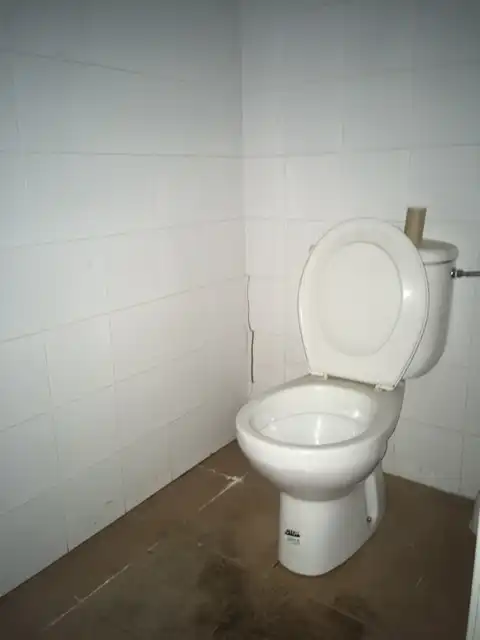 Badezimmer von Fabrikhallen zur Miete in Salt