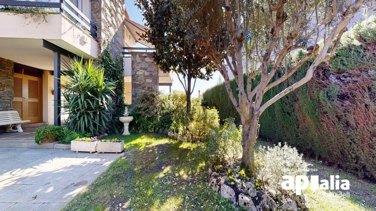 Jardí de Casa o xalet en venda en Barberà del Vallès amb Aire condicionat, Calefacció i Jardí privat