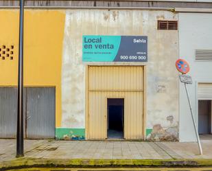 Vista exterior de Local en venda en Avilés