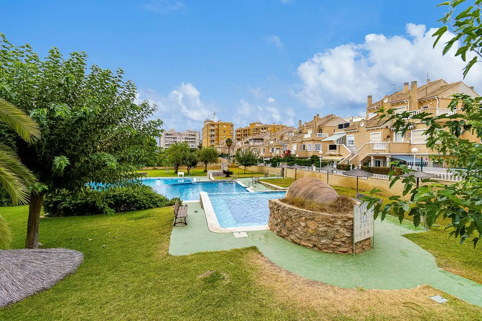 Vista exterior de Casa o chalet en venta en Torrevieja con Terraza
