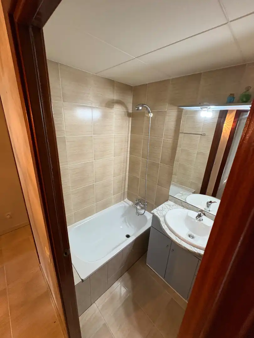 Bathroom of Flat for sale in Terrassa  with Air Conditioner, Heating and Private garden