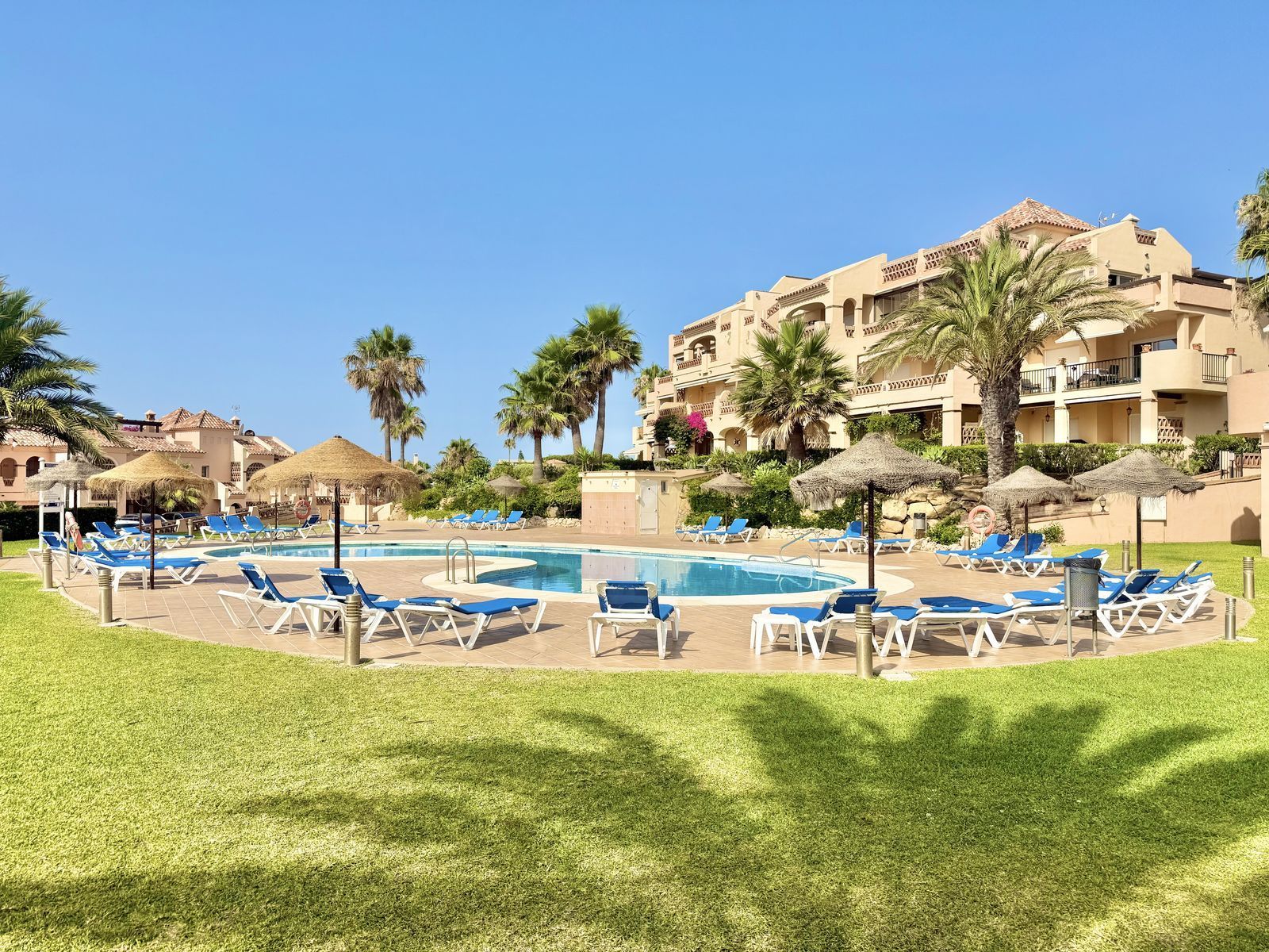 Piscina de Apartament en venda en Mijas amb Aire condicionat i Terrassa