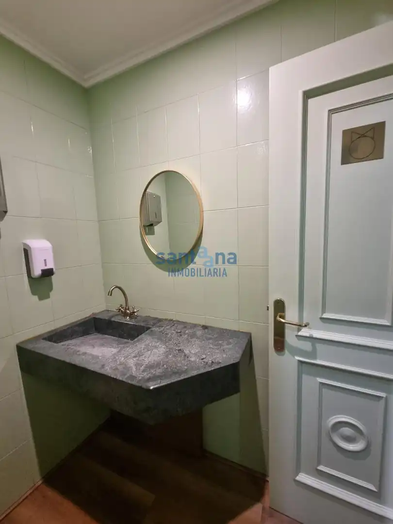 Baño de Local en venta en Hospital de Órbigo con Aire acondicionado y Amueblado