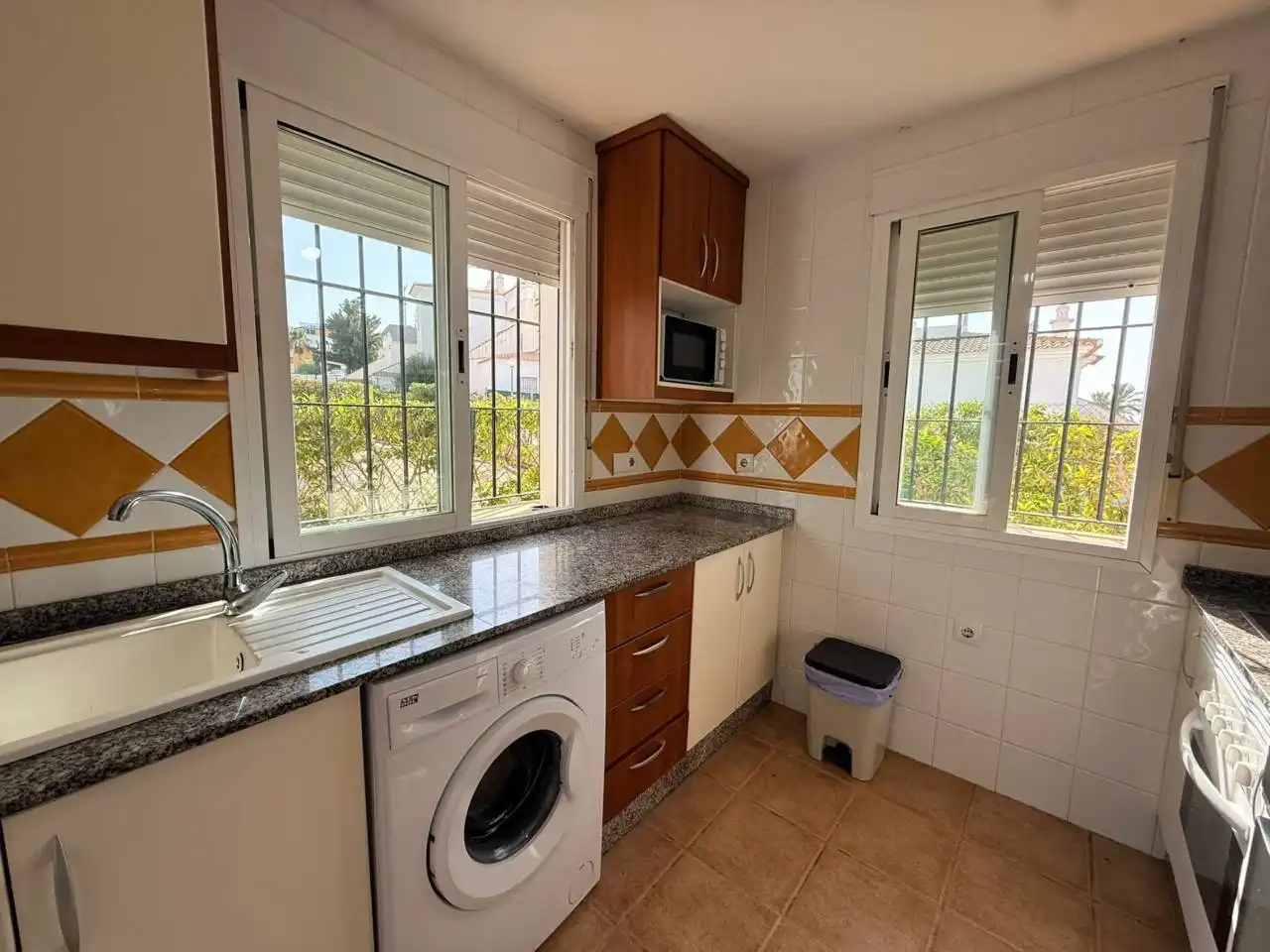 Cocina de Piso de alquiler en Vera con Aire acondicionado, Terraza y Piscina comunitaria