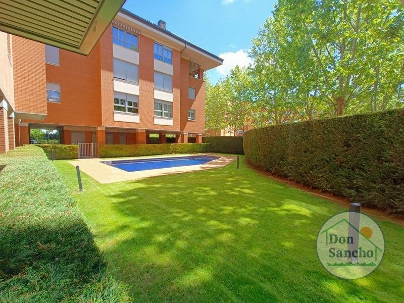 Swimming pool of Flat for sale in Valladolid Capital  with Heating and Swimming Pool