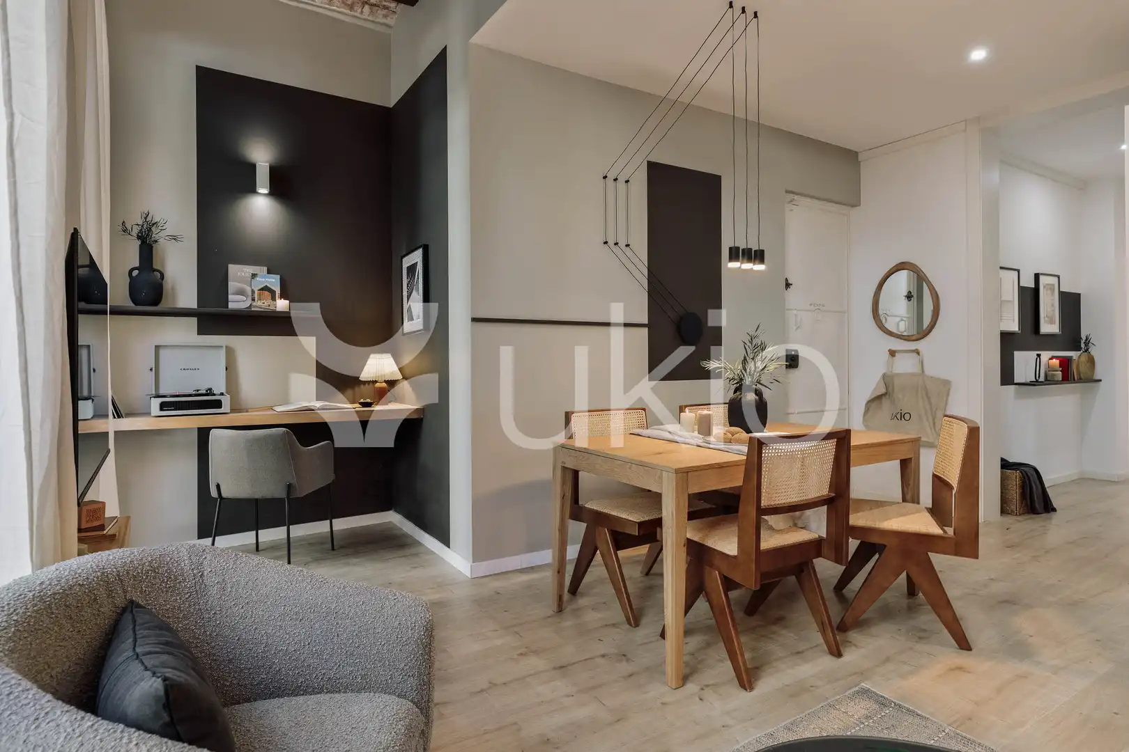 Menjador de Apartament de lloguer en Barcelona amb Aire condicionat, Calefacció i Moblat