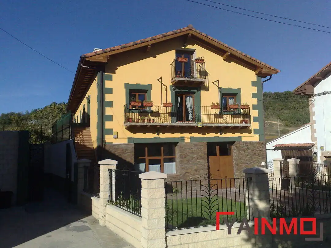 Vista exterior de Casa o chalet en venta en Condado de Treviño con Calefacción, Jardín privado y Parquet