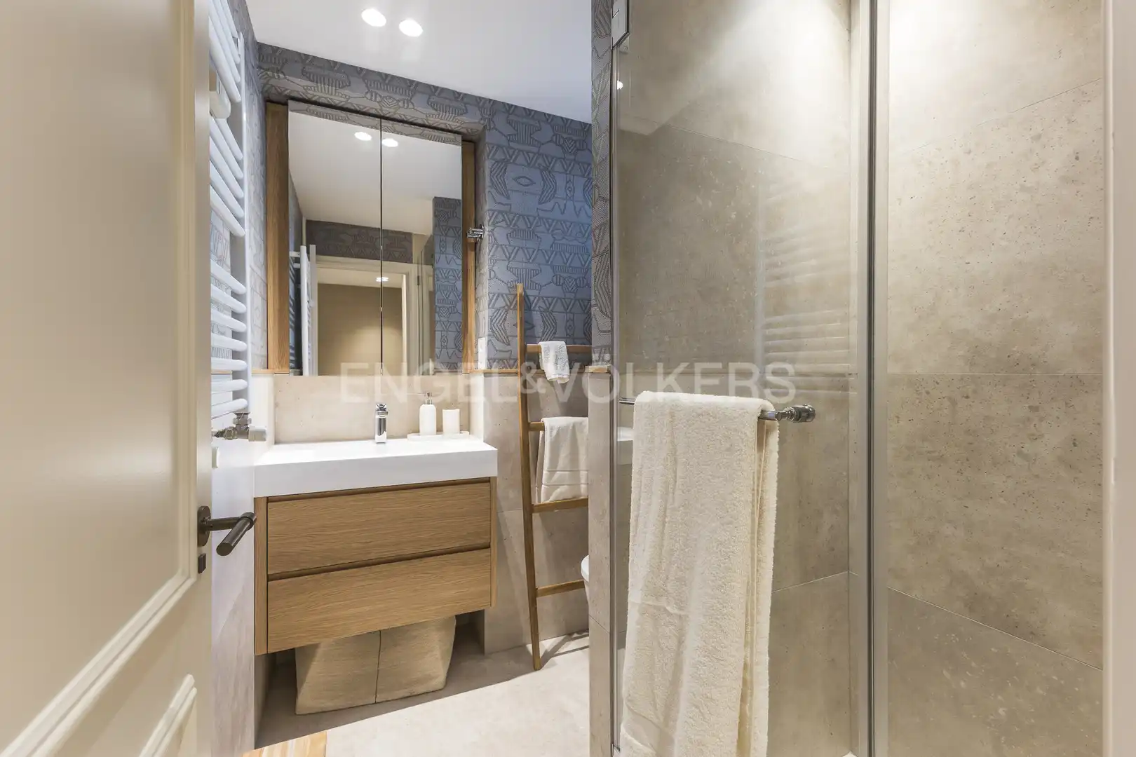 Bathroom of Flat for rent in Madrid  with Air Conditioner, Heating and Terrace