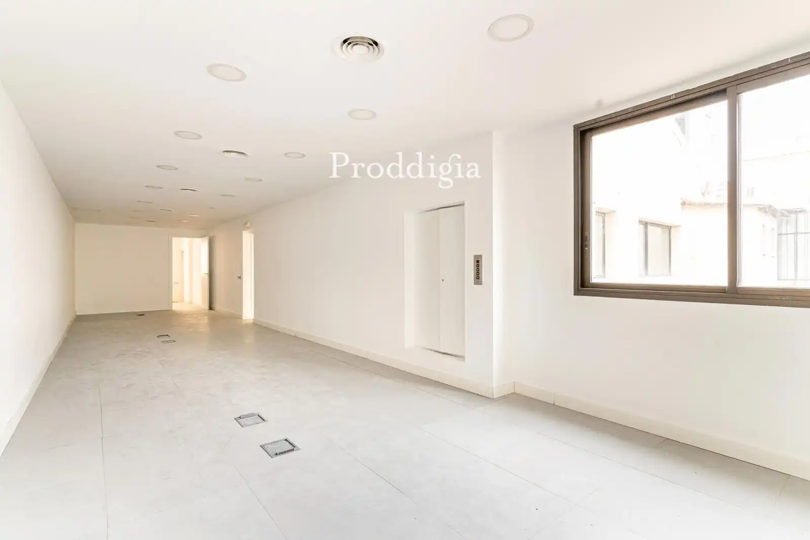 Office for sale in Barcelona  with Air Conditioner