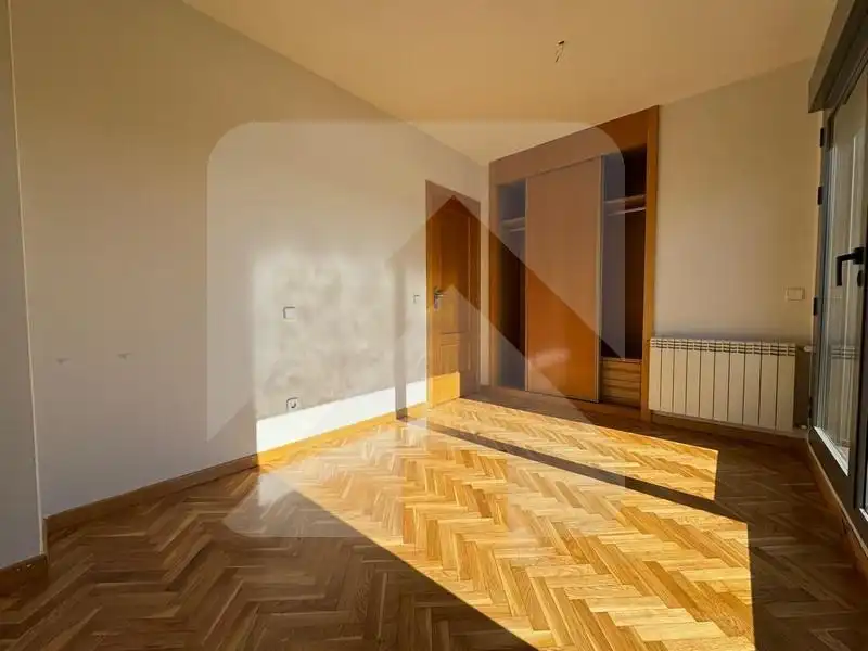 Habitación de Ático en venta en Valdemoro con Aire acondicionado, Calefacción y Jardín privado