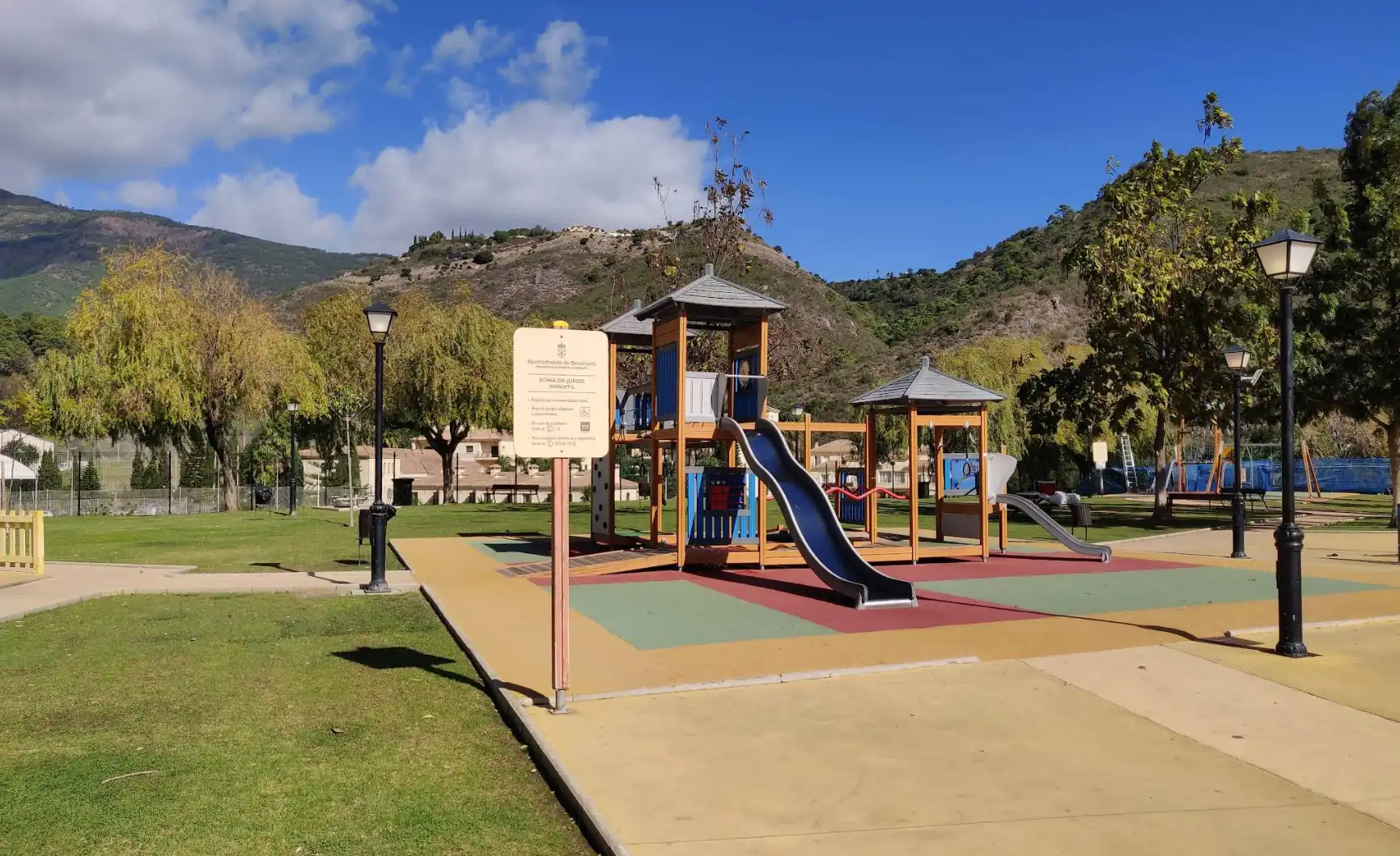 Vista exterior de Piso en venta en Benahavís con Trastero, Amueblado y Alarma