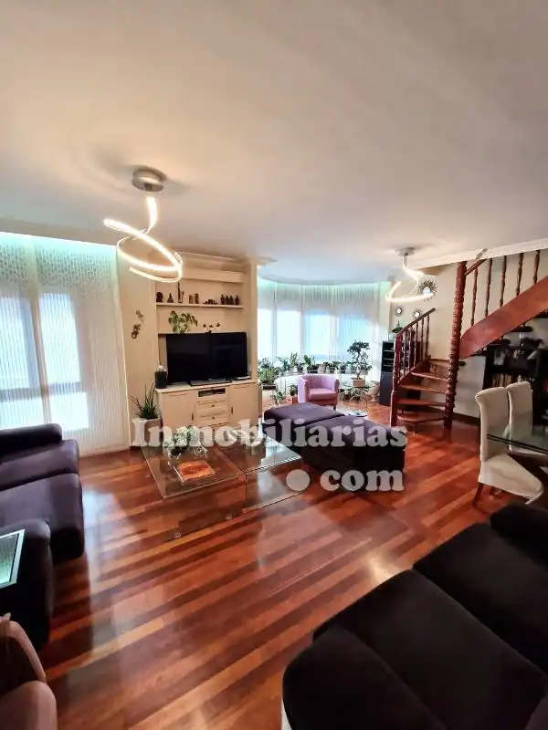 Sala de estar de Ático en venta en Castro-Urdiales con Calefacción, Parquet y Trastero