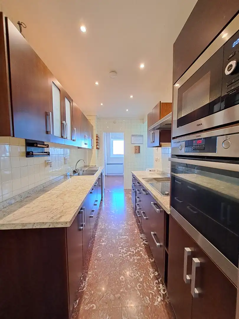 Cocina de Piso de alquiler en A Coruña Capital  con Calefacción, Terraza y Amueblado