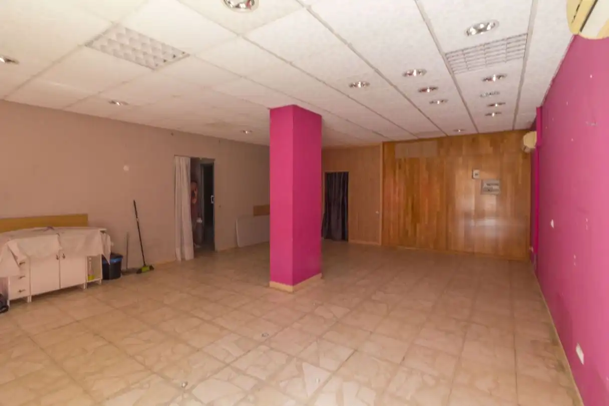 Commercial properties for sale in Yepes  with Air Conditioner