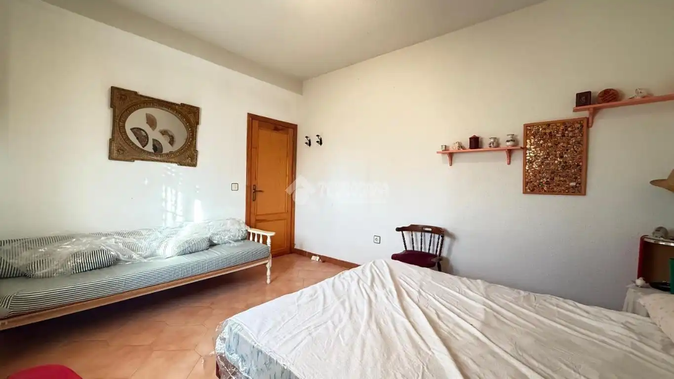 Habitación de Casa adosada en venta en Camarena con Calefacción, Trastero y Piscina comunitaria