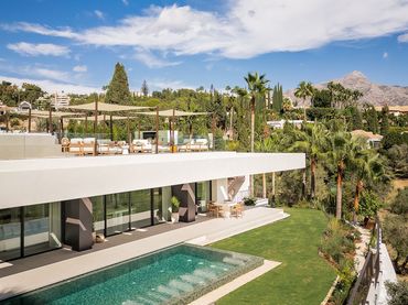 Casa amb piscina en venda a Nueva Andalucía