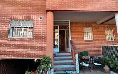 Exterior view of Single-family semi-detached for sale in Alcorcón  with Air Conditioner and Terrace