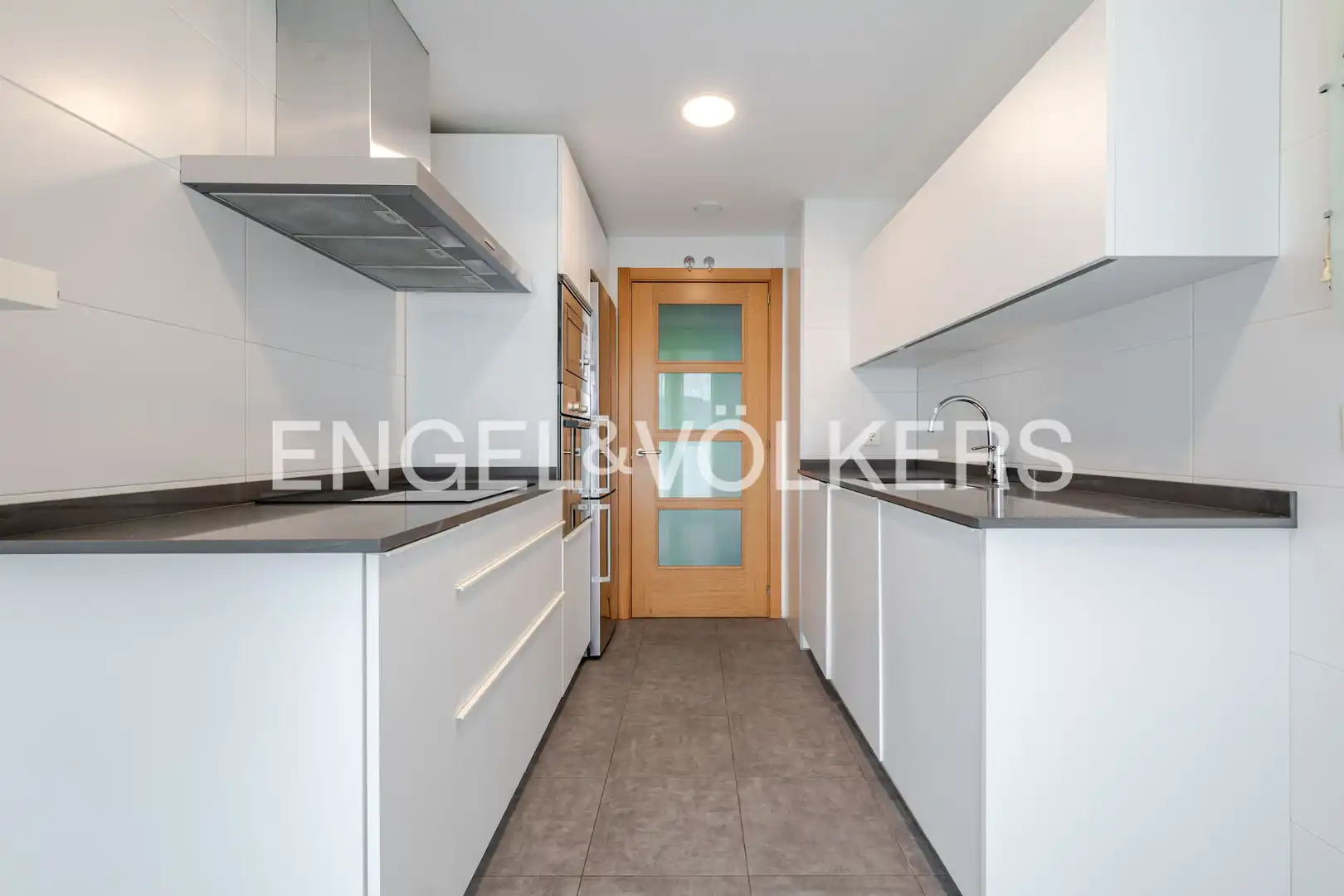 Küche von Wohnung zum Verkauf in Donostia - San Sebastián  mit Heizung, Terrasse und Schwimmbad
