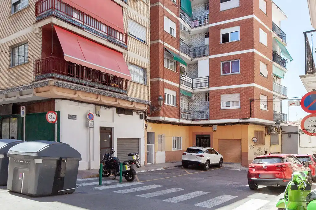 Vista exterior de Local en venta en Paterna