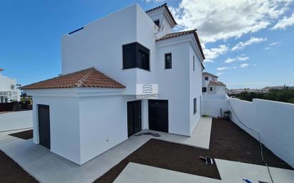 Vista exterior de Casa o xalet en venda en San Miguel de Abona amb Aire condicionat, Terrassa i Piscina