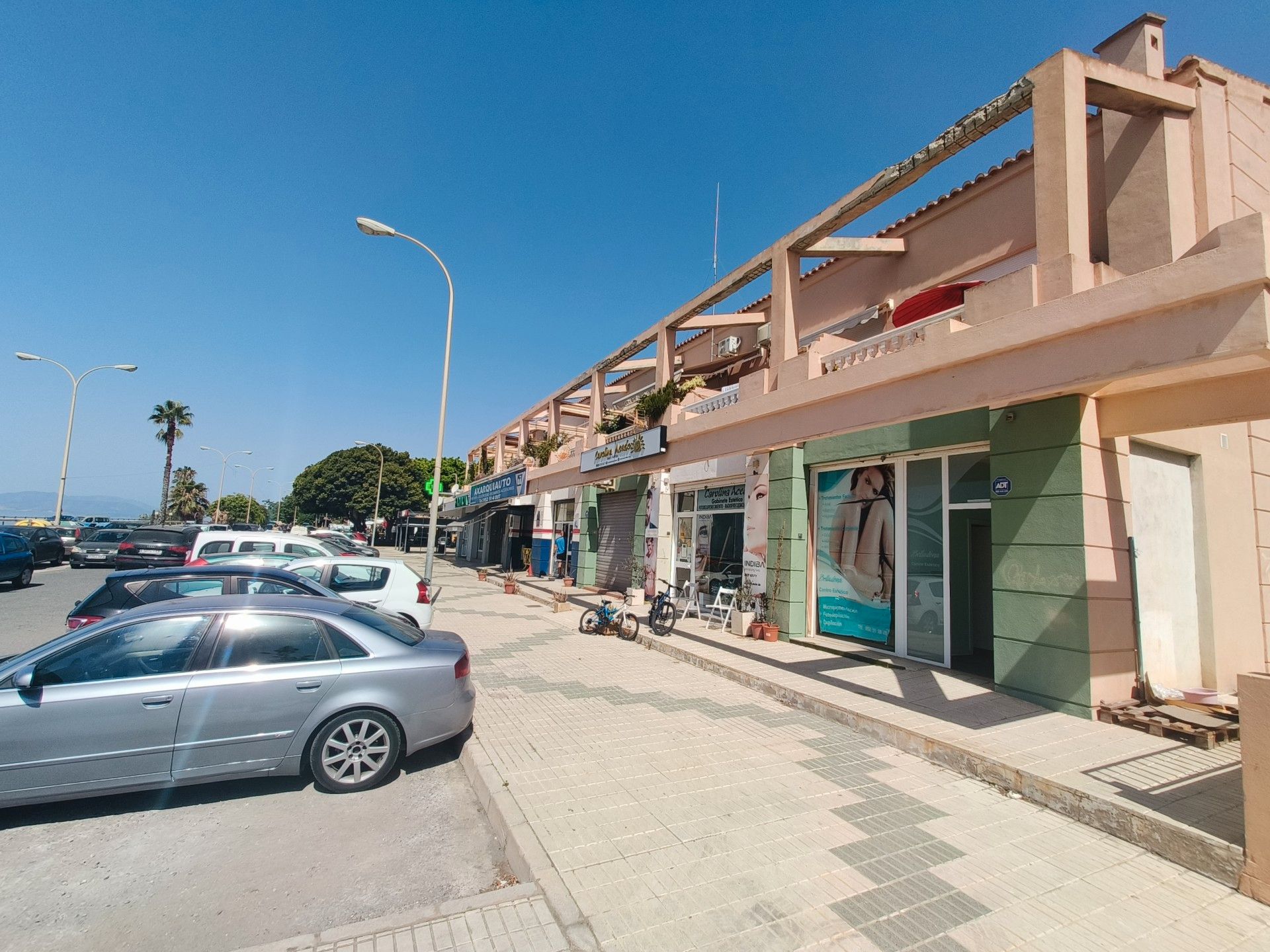 Vista exterior de Local de lloguer en Vélez-Málaga amb Aire condicionat i Alarma