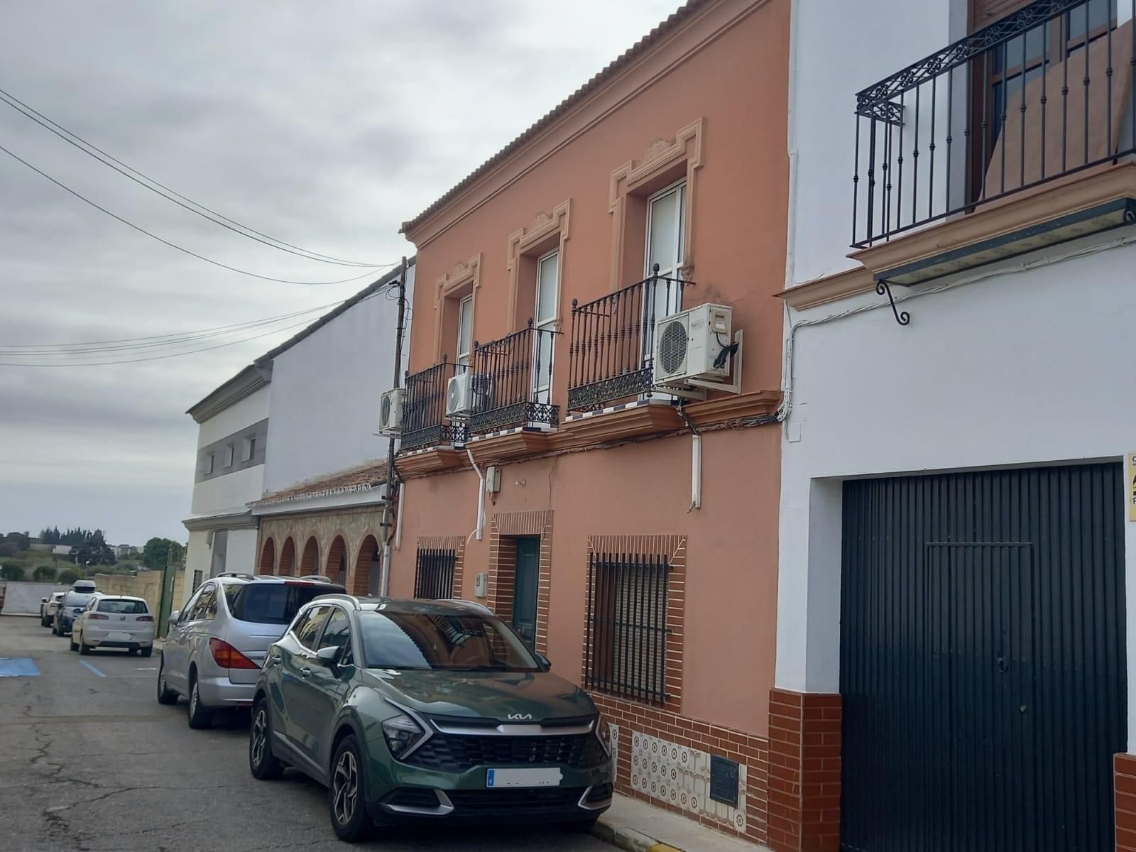 Vista exterior de Casa o xalet en venda en Aznalcázar amb Aire condicionat, Terrassa i Traster