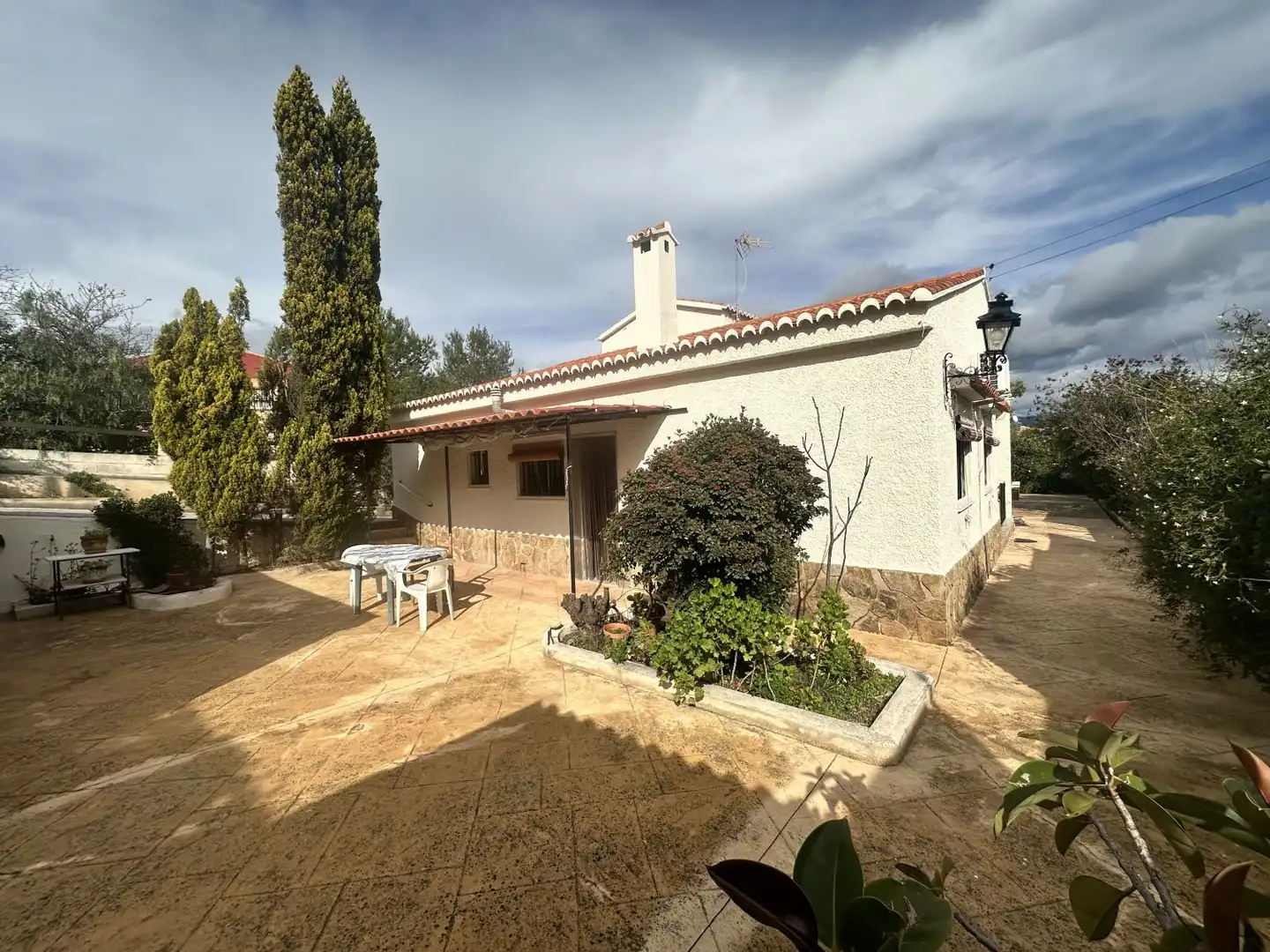 Vista exterior de Casa o xalet en venda en Algar de Palància amb Aire condicionat, Calefacció i Jardí privat