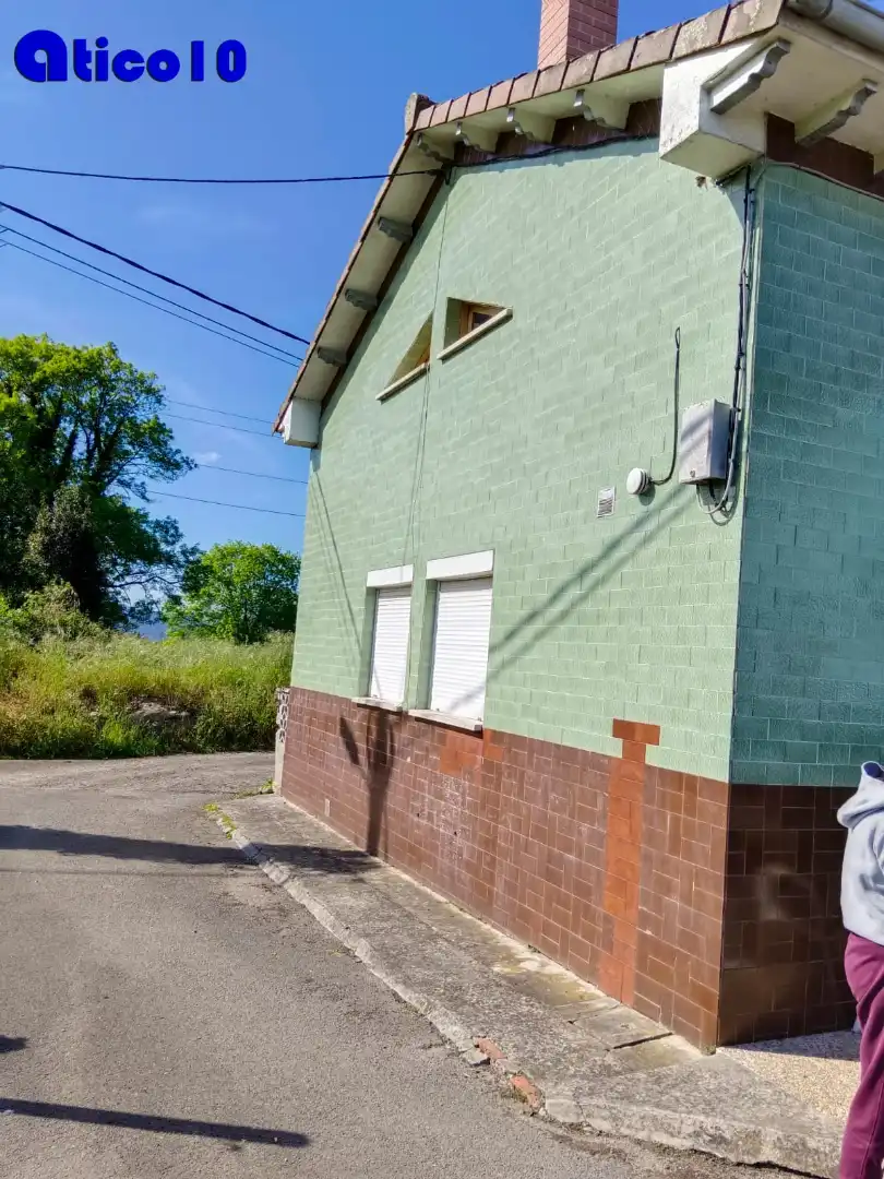 Vista exterior de Casa o xalet en venda en Candamo amb Calefacció, Traster i Moblat