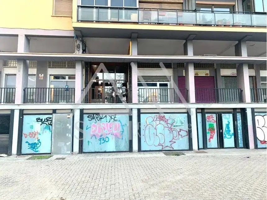 Vista exterior de Local en venda en Barcelona