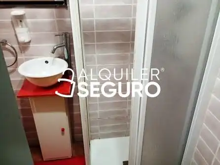 Baño de Piso de alquiler en Miranda de Ebro con Calefacción, Terraza y Amueblado