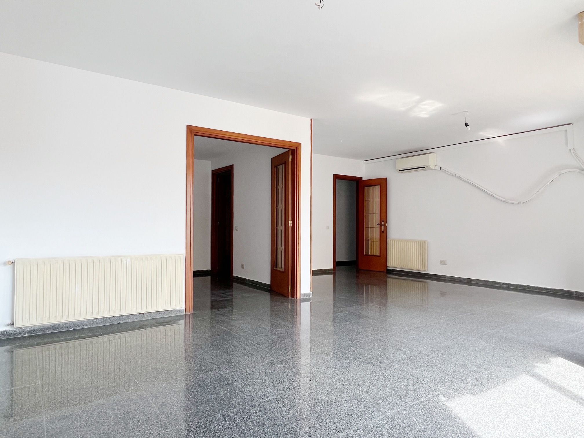 Flat for sale in  Valencia Capital  with Air Conditioner, Heating and Storage room