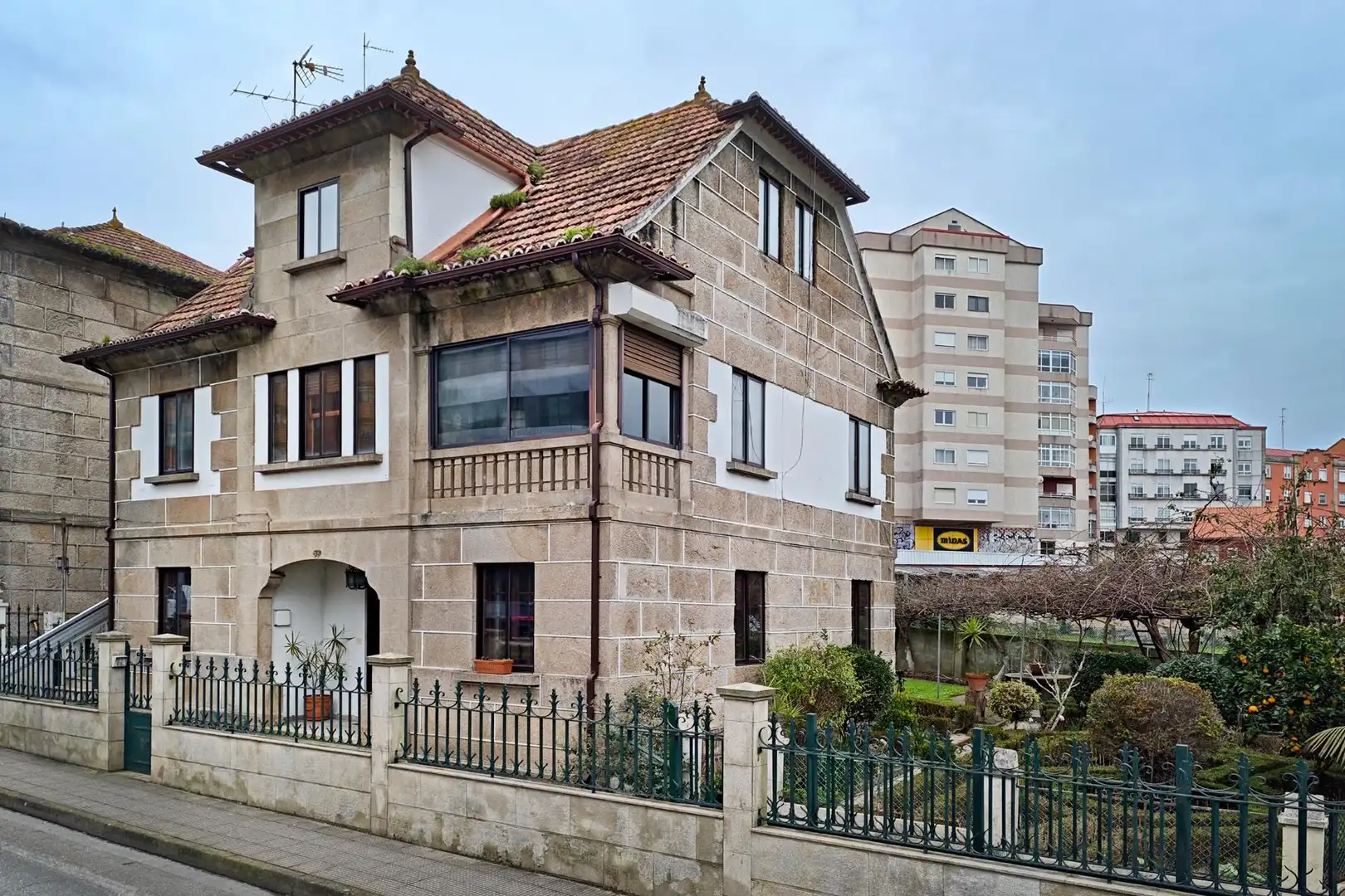 Vista exterior de Casa o chalet en venta en Vigo  con Jardín privado y Balcón