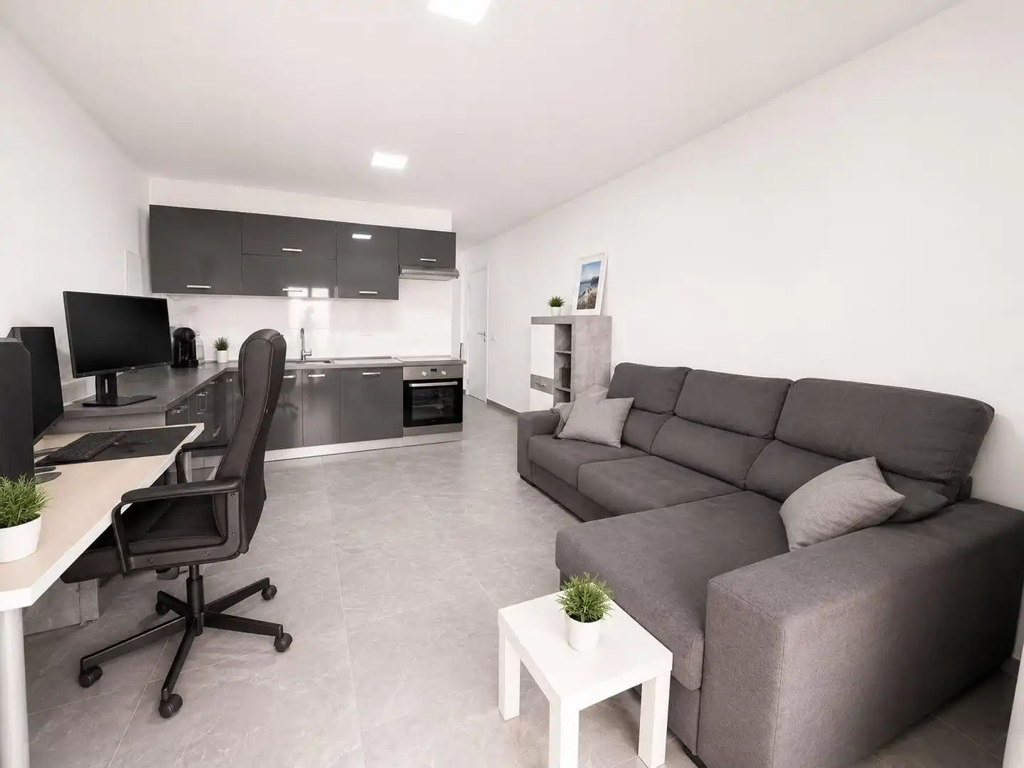 Sala de estar de Apartamento en venta en Arona con Terraza, Amueblado y Piscina comunitaria