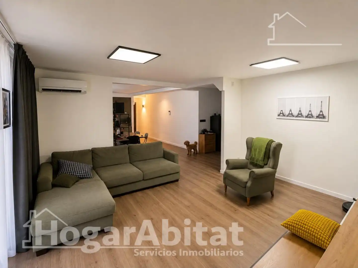 Flat for sale in Valencia  with Air Conditioner, Heating and Furnished