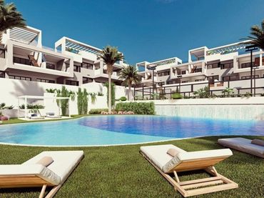 Bungalow con piscina en venta en Los Balcones - Los Altos