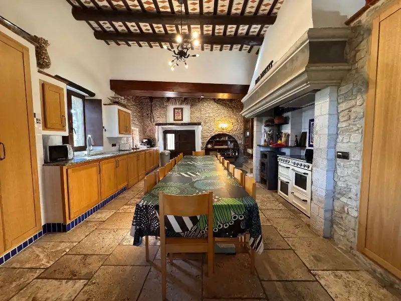 Cocina de Finca rústica en venta en Ullastret con Aire acondicionado, Calefacción y Jardín privado