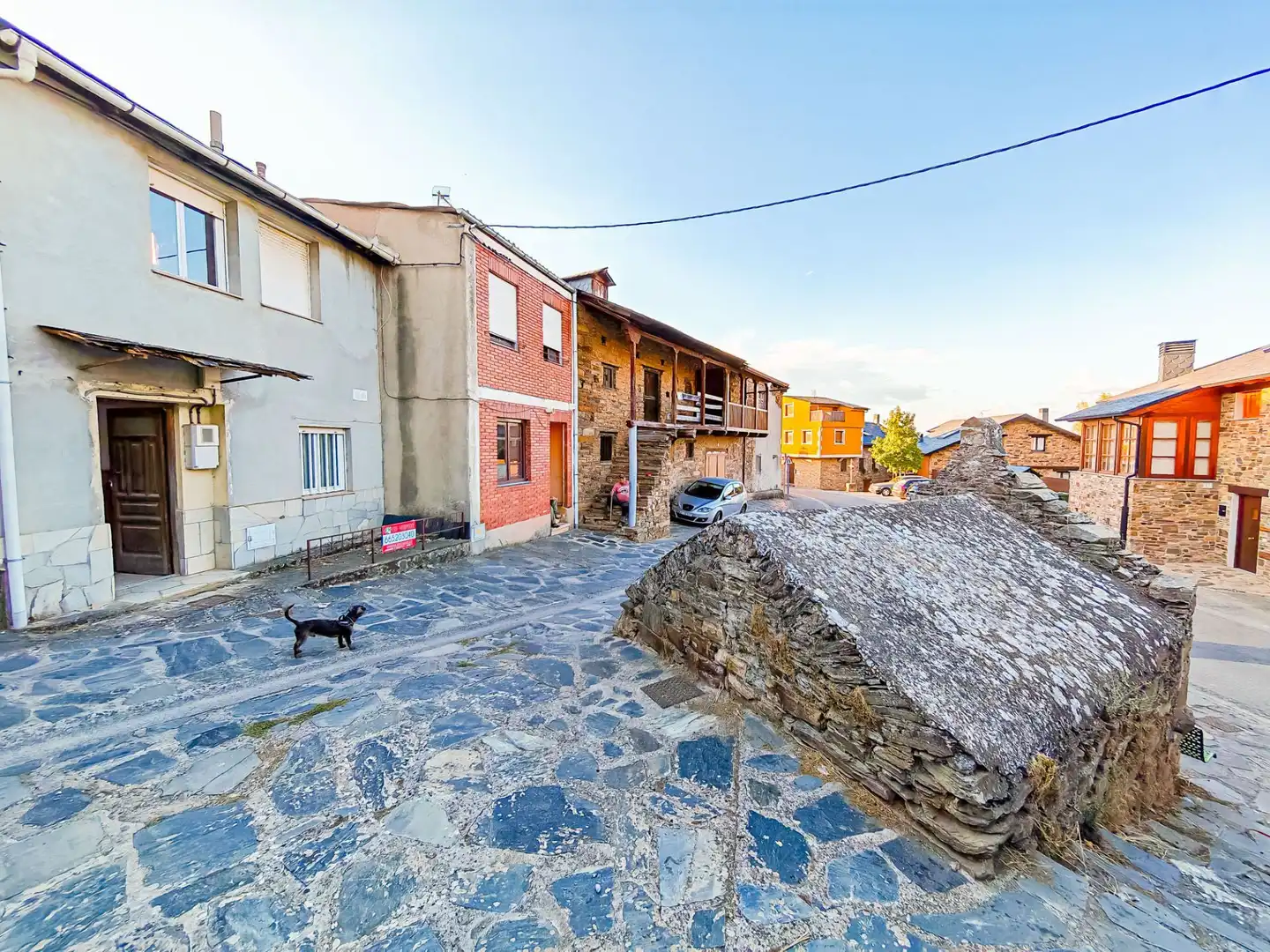 Vista exterior de Casa o xalet en venda en Ponferrada amb Calefacció