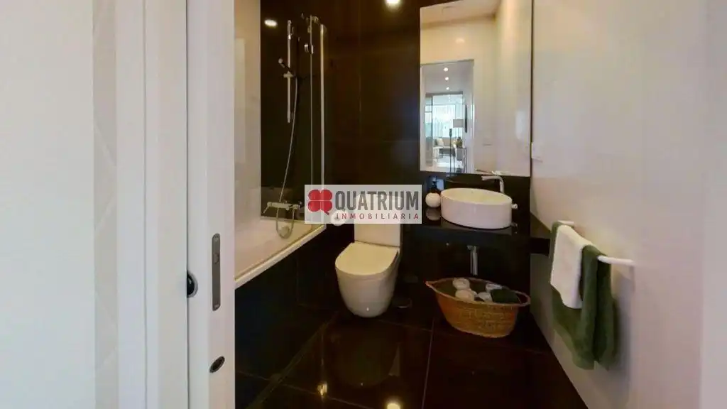 Bathroom of Duplexes for sale in Santiago de Compostela   with Storage room and Community pool