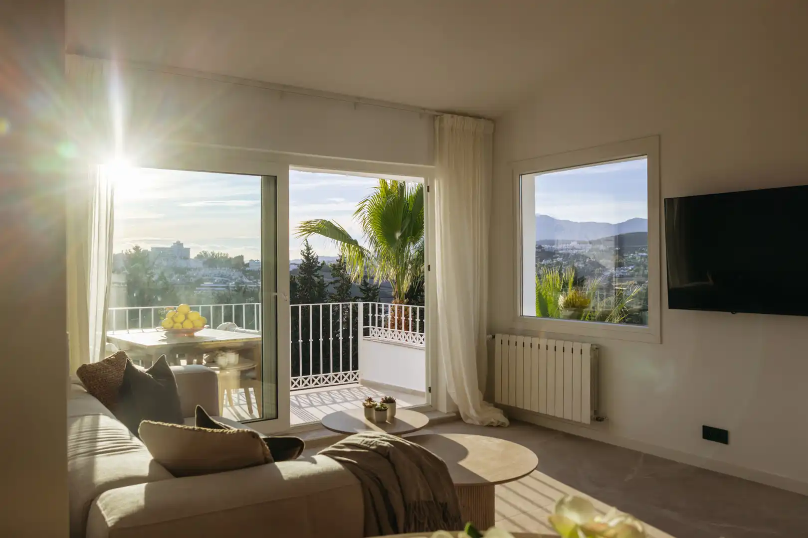 Dormitori de Casa adosada en venda en Estepona amb Aire condicionat, Jardí privat i Terrassa