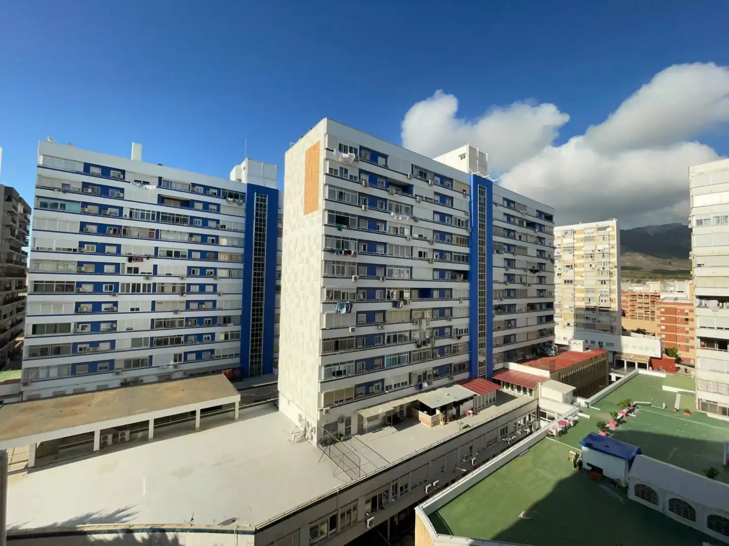 Vista exterior de Estudi en venda en Torremolinos amb Aire condicionat i Terrassa