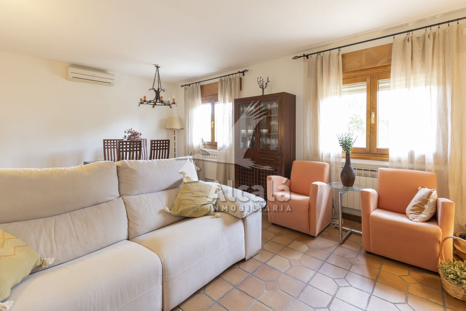 Sala d'estar de Casa o xalet en venda en Azuqueca de Henares amb Aire condicionat, Calefacció i Piscina