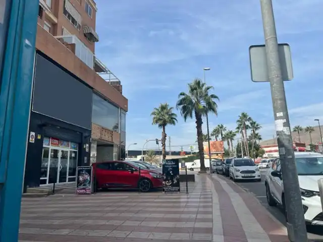 Vista exterior de Local en venta en Finestrat