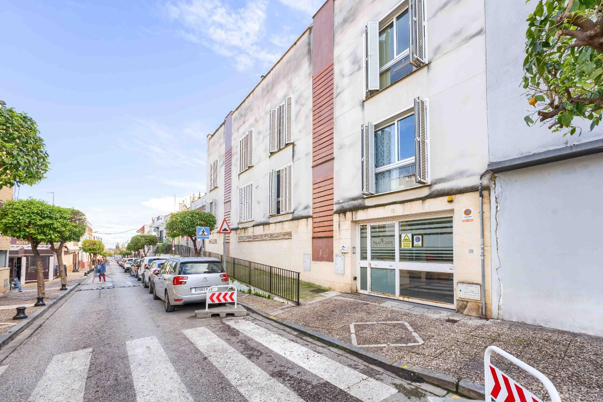 Exterior view of Flat for sale in San Juan de Aznalfarache  with Air Conditioner