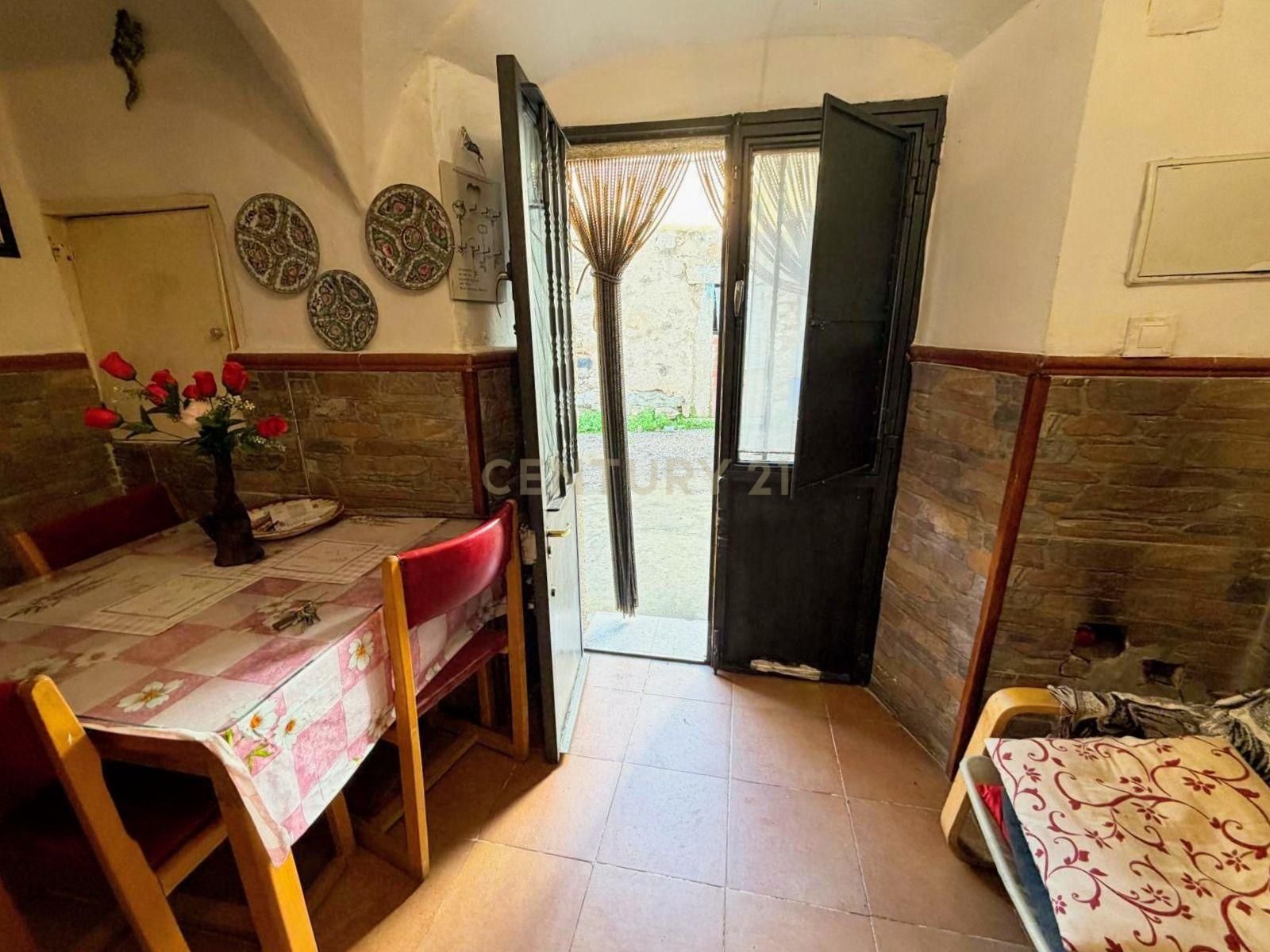 Apartment for sale in Plasenzuela  with Washing machine, Microwave and TV