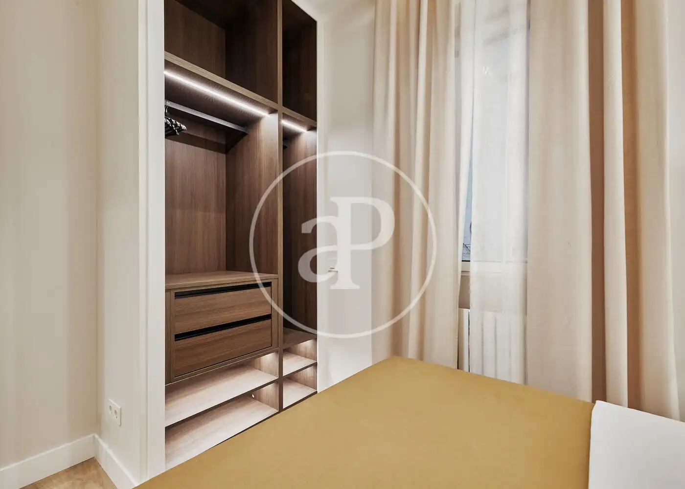 Bedroom of Flat for sale in Madrid  with Air Conditioner, Heating and Furnished