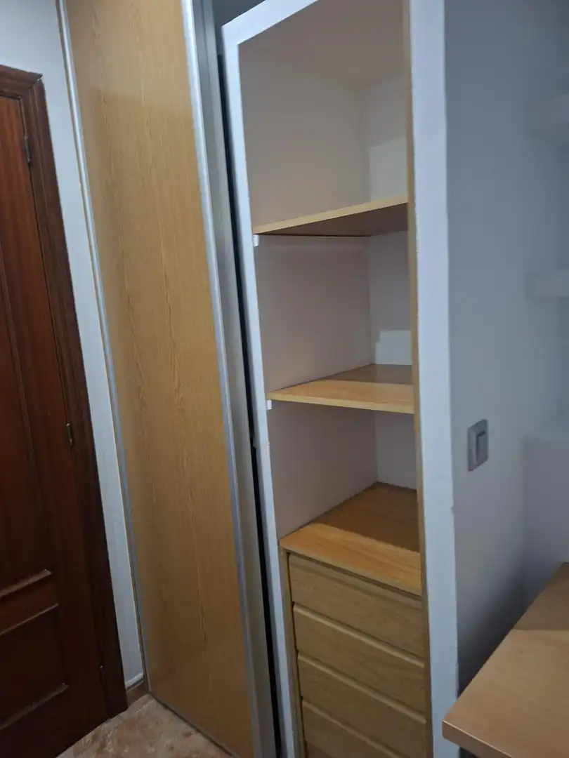 Dormitori de Pis de lloguer en Aldaia amb Aire condicionat, Moblat i Balcó