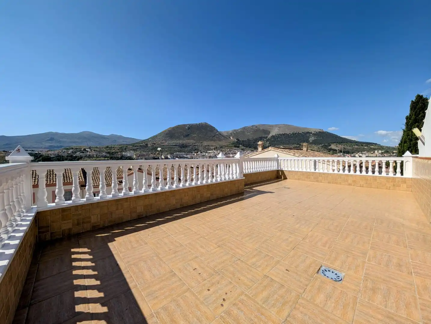 Vista exterior de Casa o xalet en venda en Loja amb Terrassa i Piscina
