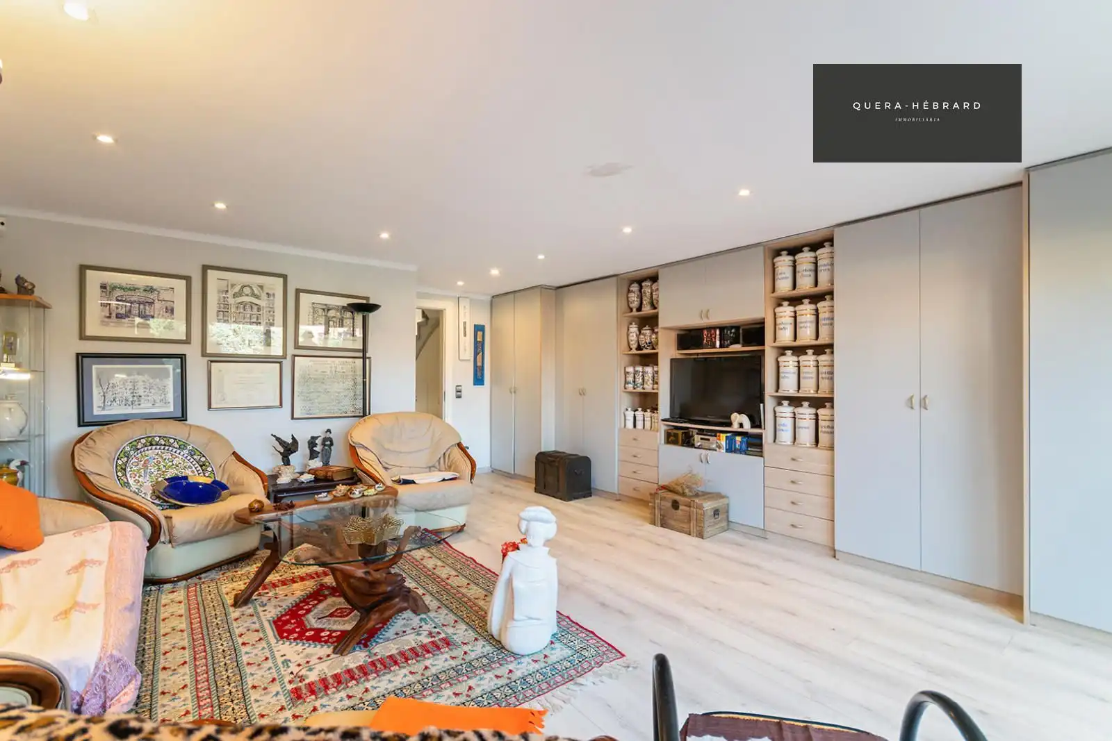 Sala de estar de Casa adosada en venta en Sant Cugat del Vallès con Calefacción, Parquet y Terraza