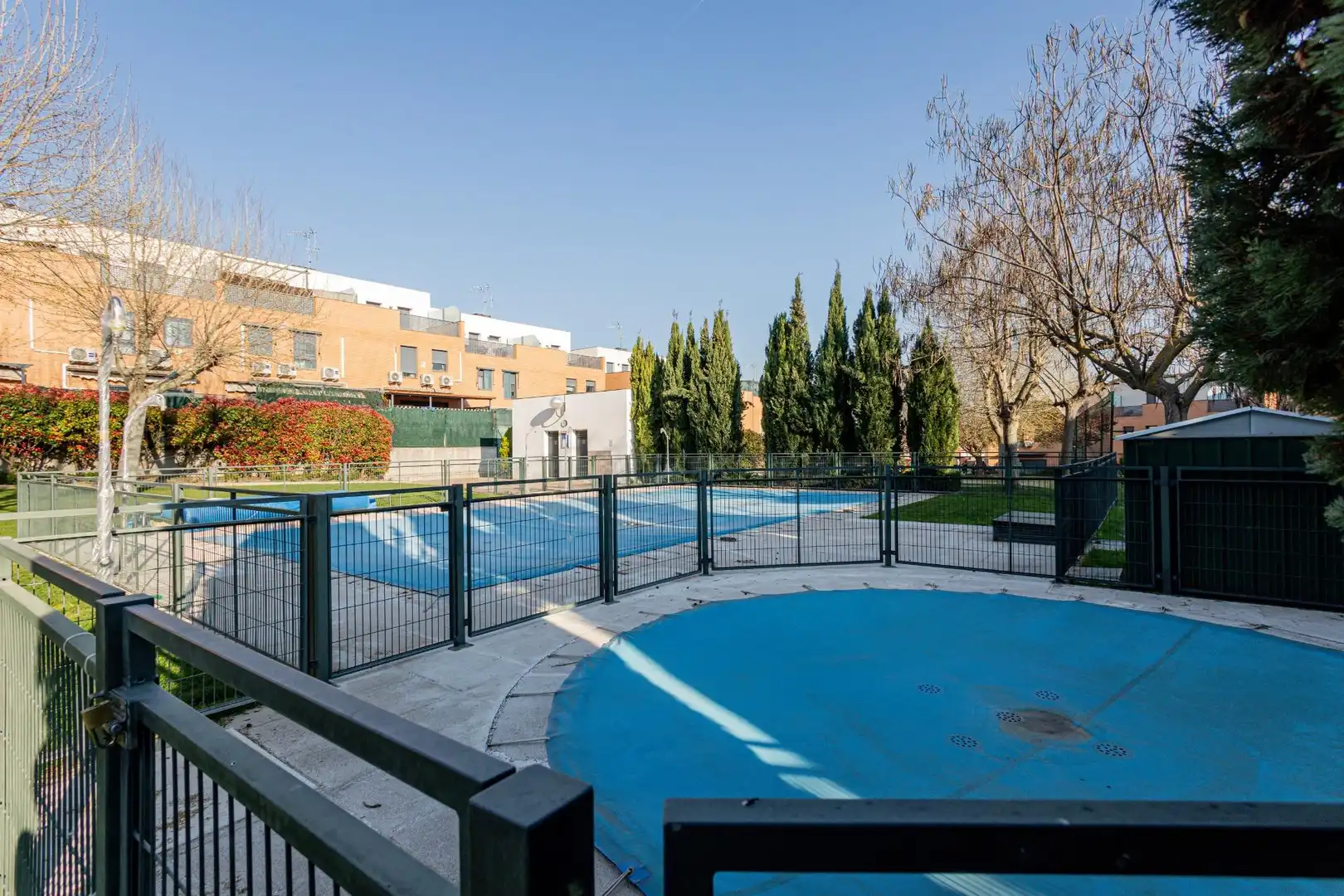 Piscina de Casa adosada en venta en Valdemoro con Aire acondicionado, Calefacción y Jardín privado